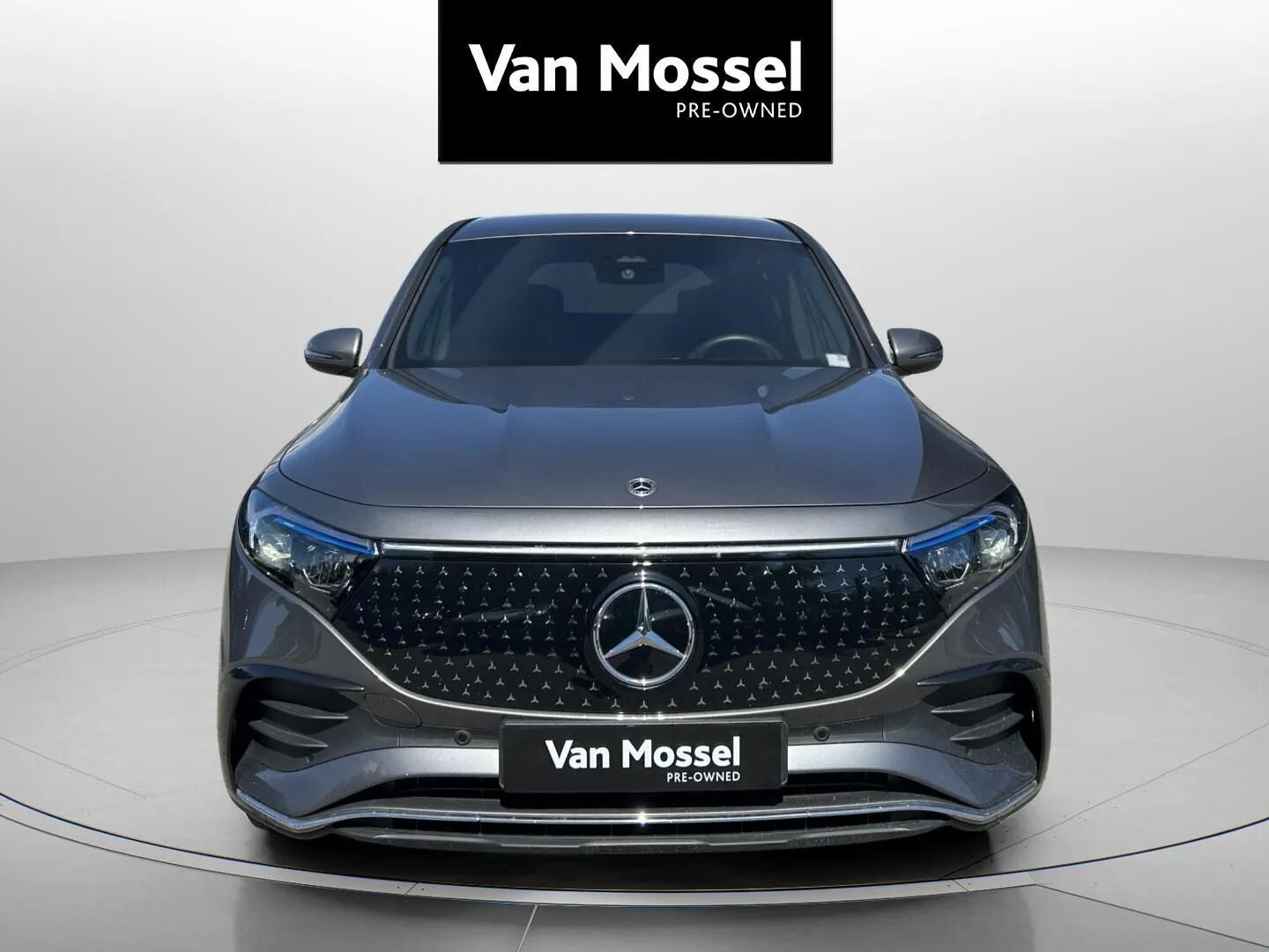 Grå Mercedes EQB 250+ fra 2025