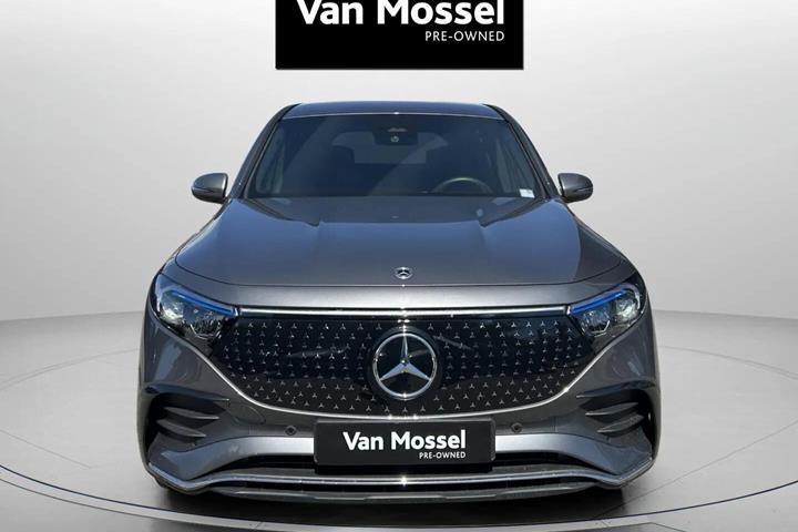 Grå Mercedes EQB 250+ fra 2025