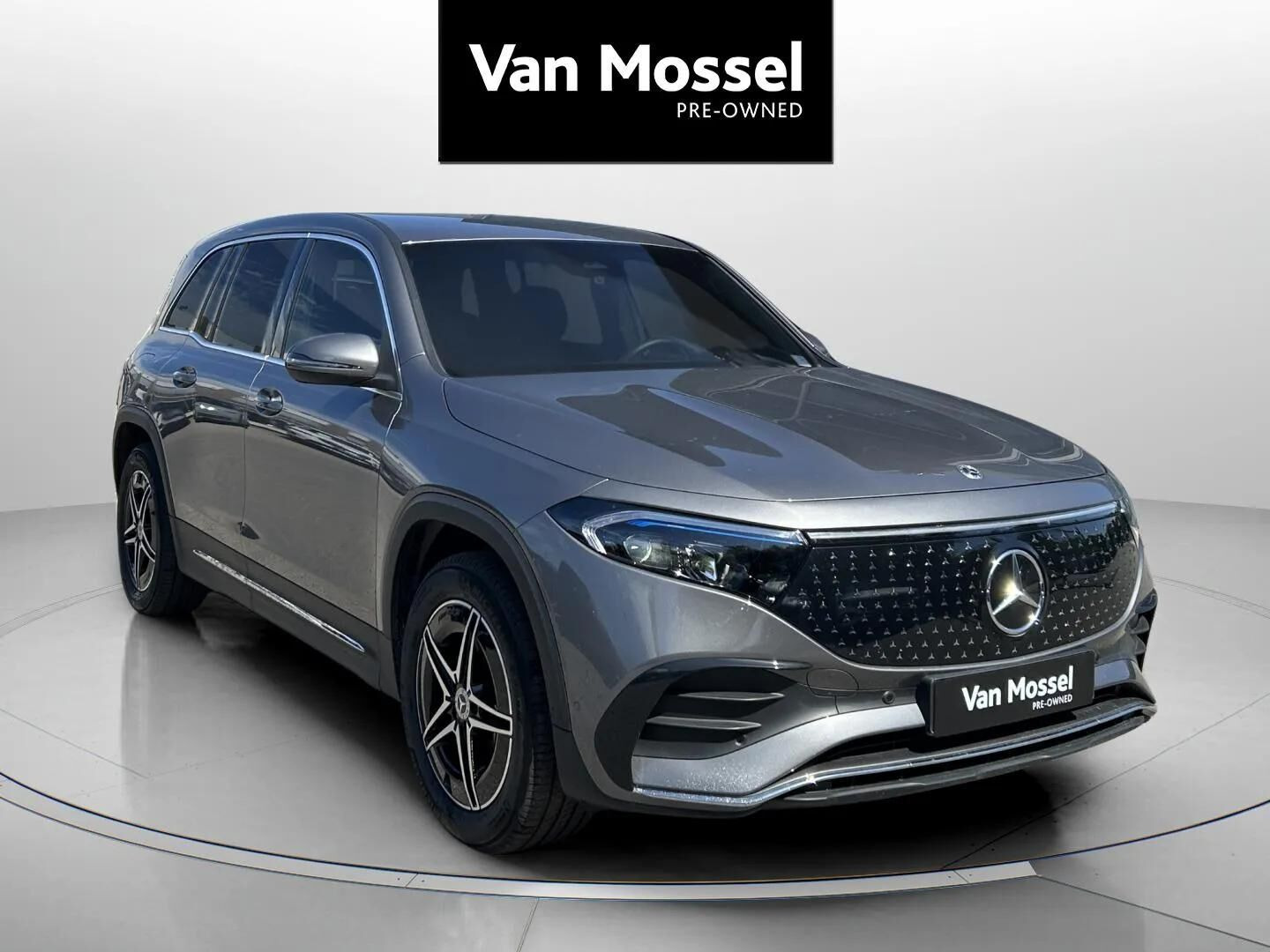 Grå Mercedes EQB 250+ fra 2025