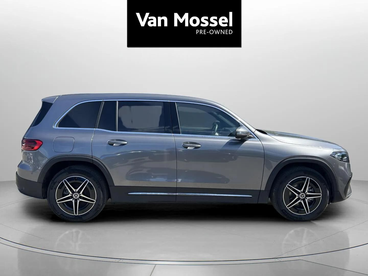 Grå Mercedes EQB 250+ fra 2025