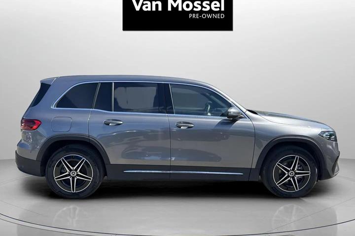 Grå Mercedes EQB 250+ fra 2025