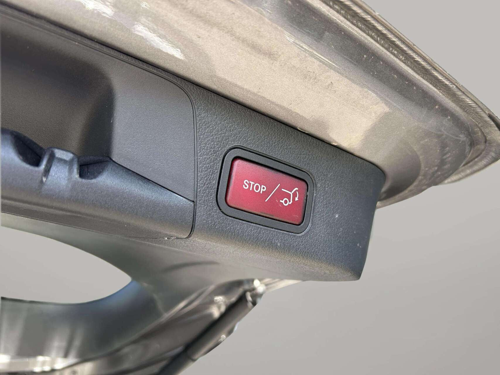 Grå Mercedes EQB 250+ fra 2025