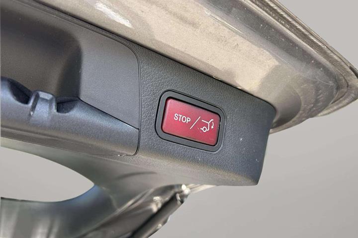 Grå Mercedes EQB 250+ fra 2025