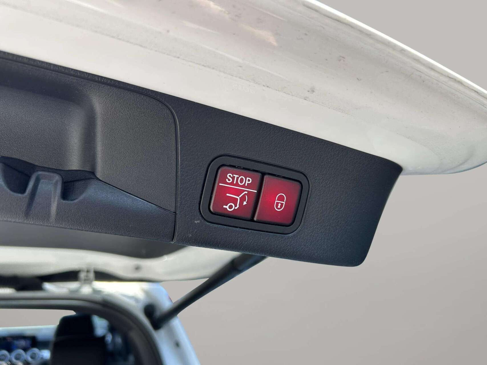 Hvid Mercedes EQB 250+ fra 2025