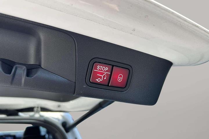 Hvid Mercedes EQB 250+ fra 2025