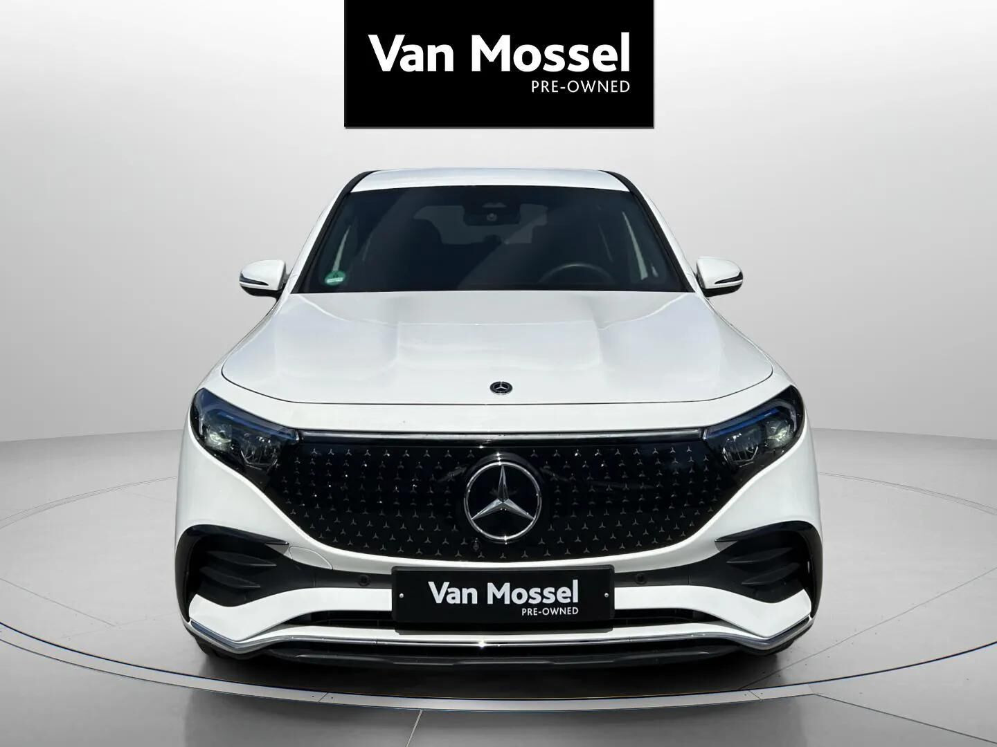 Hvid Mercedes EQB 250+ fra 2025