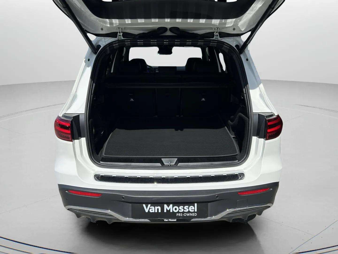 Hvid Mercedes EQB 250+ fra 2025