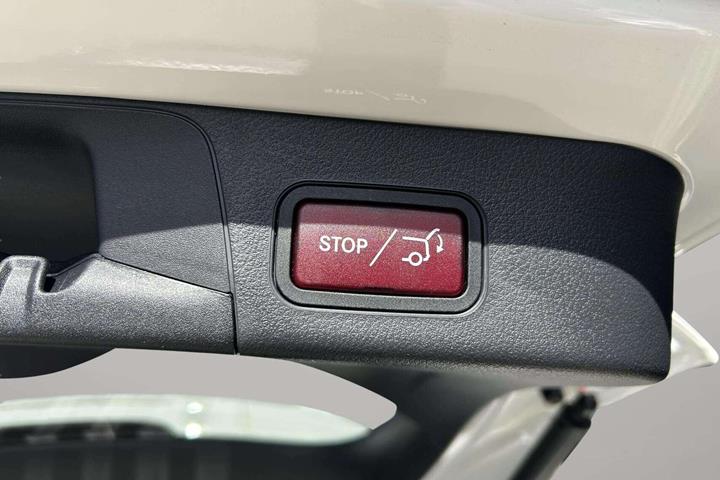 Hvid Mercedes EQB 250+ fra 2025
