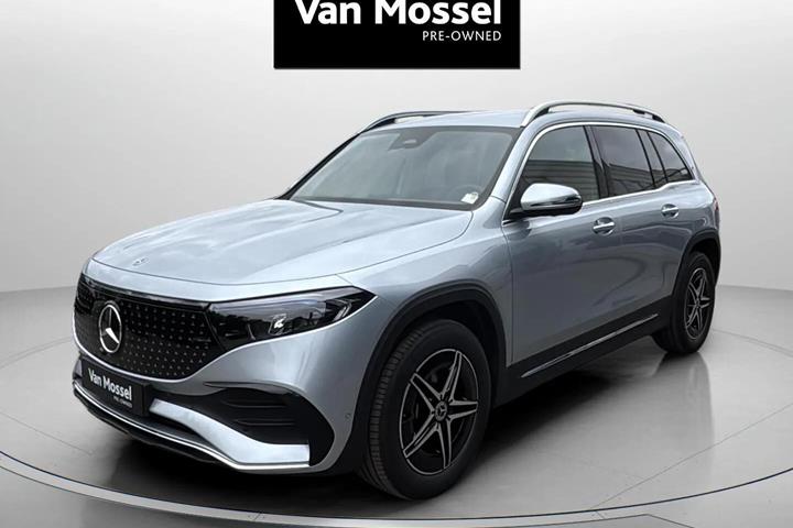 Sølv Mercedes EQB 250+ fra 2025 set udefra