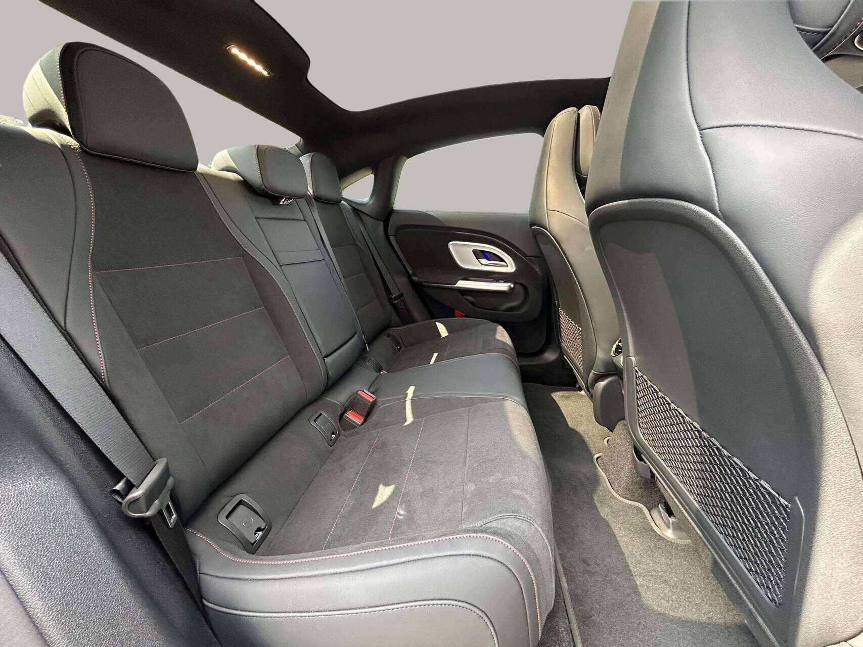Sort Mercedes CLA250+ fra 2025
