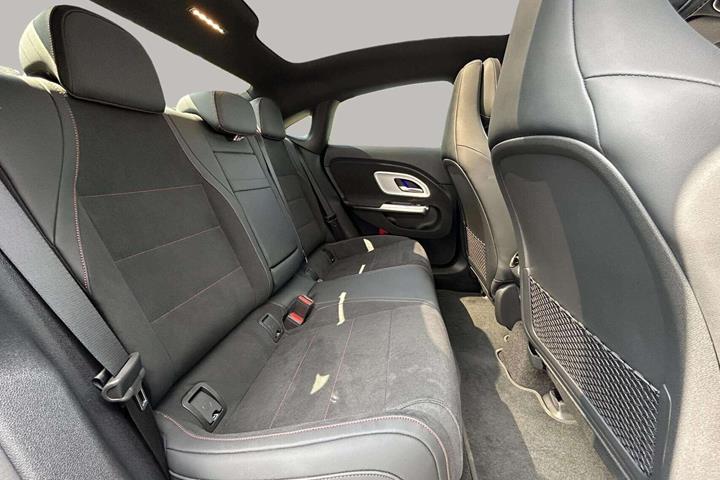 Sort Mercedes CLA250+ fra 2025