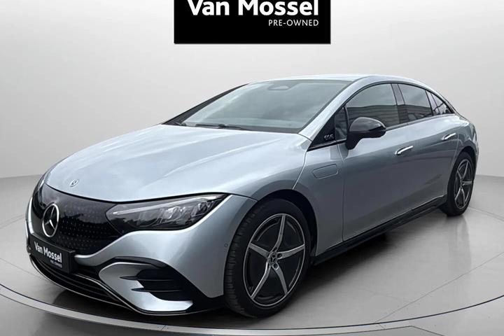 Sølv Mercedes EQE 350+ fra 2025 set udefra
