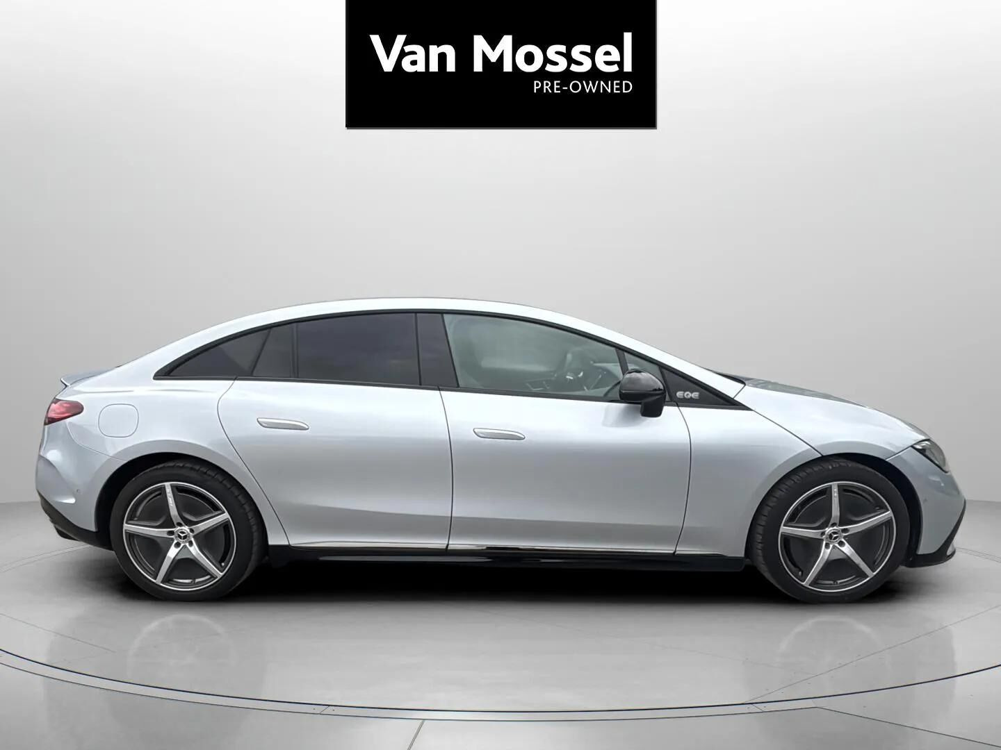 Sølv Mercedes EQE 350+ fra 2025
