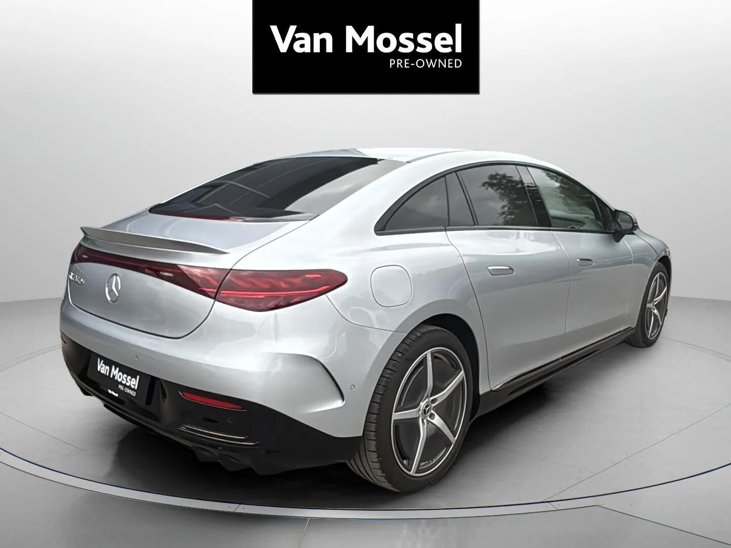 Sølv Mercedes EQE 350+ fra 2025