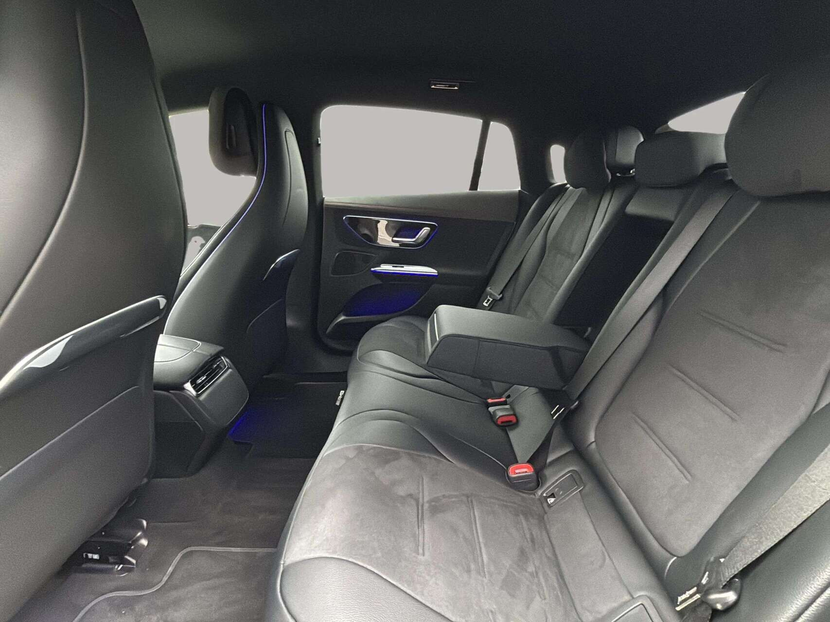 Sølv Mercedes EQE 350+ fra 2025