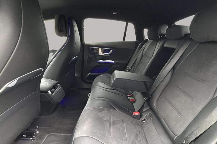 Sølv Mercedes EQE 350+ fra 2025
