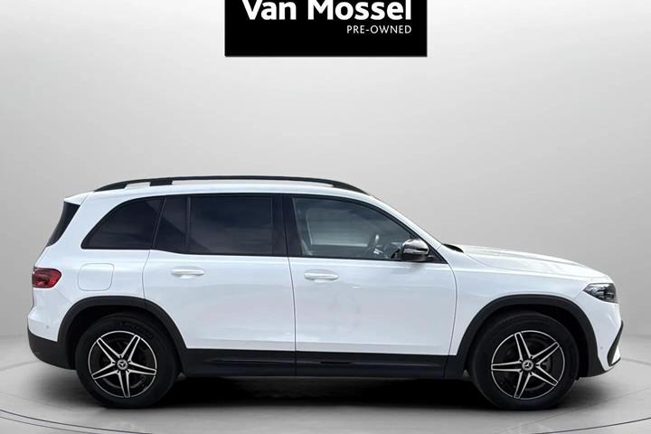 Hvid Mercedes EQB 250+ fra 2024