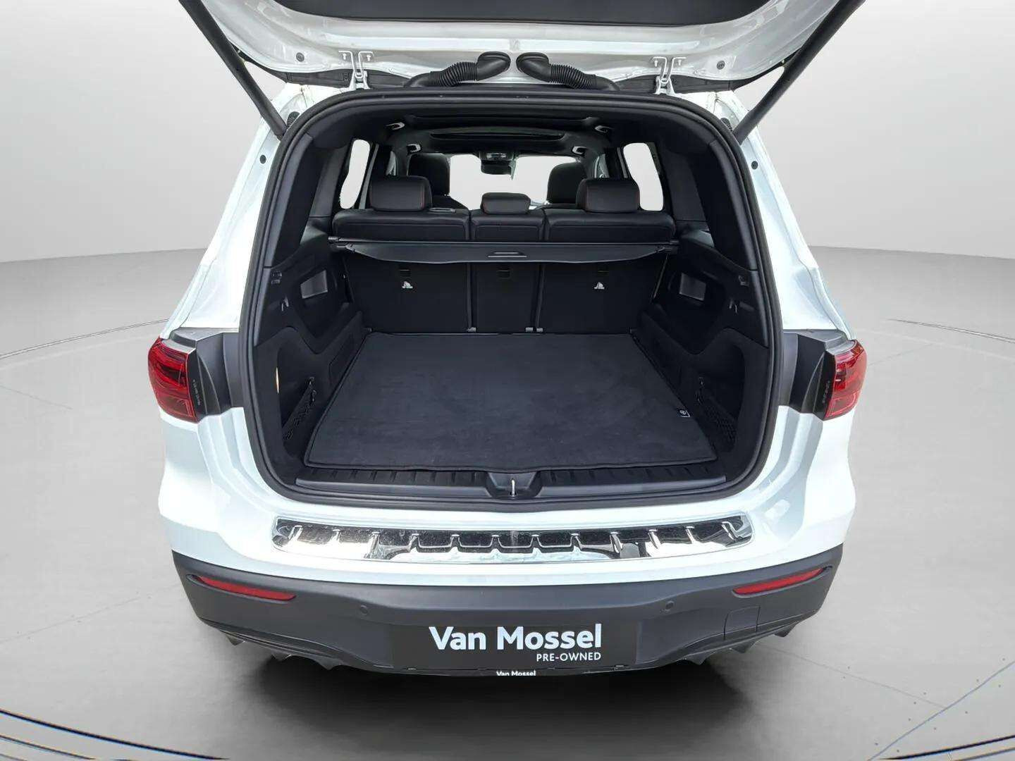 Hvid Mercedes EQB 250+ fra 2024