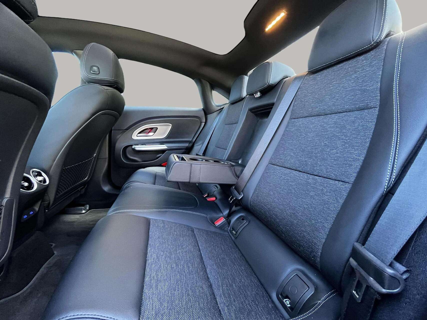Sort Mercedes CLA250+ fra 2025