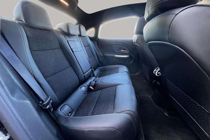 Sort Mercedes CLA250+ fra 2025