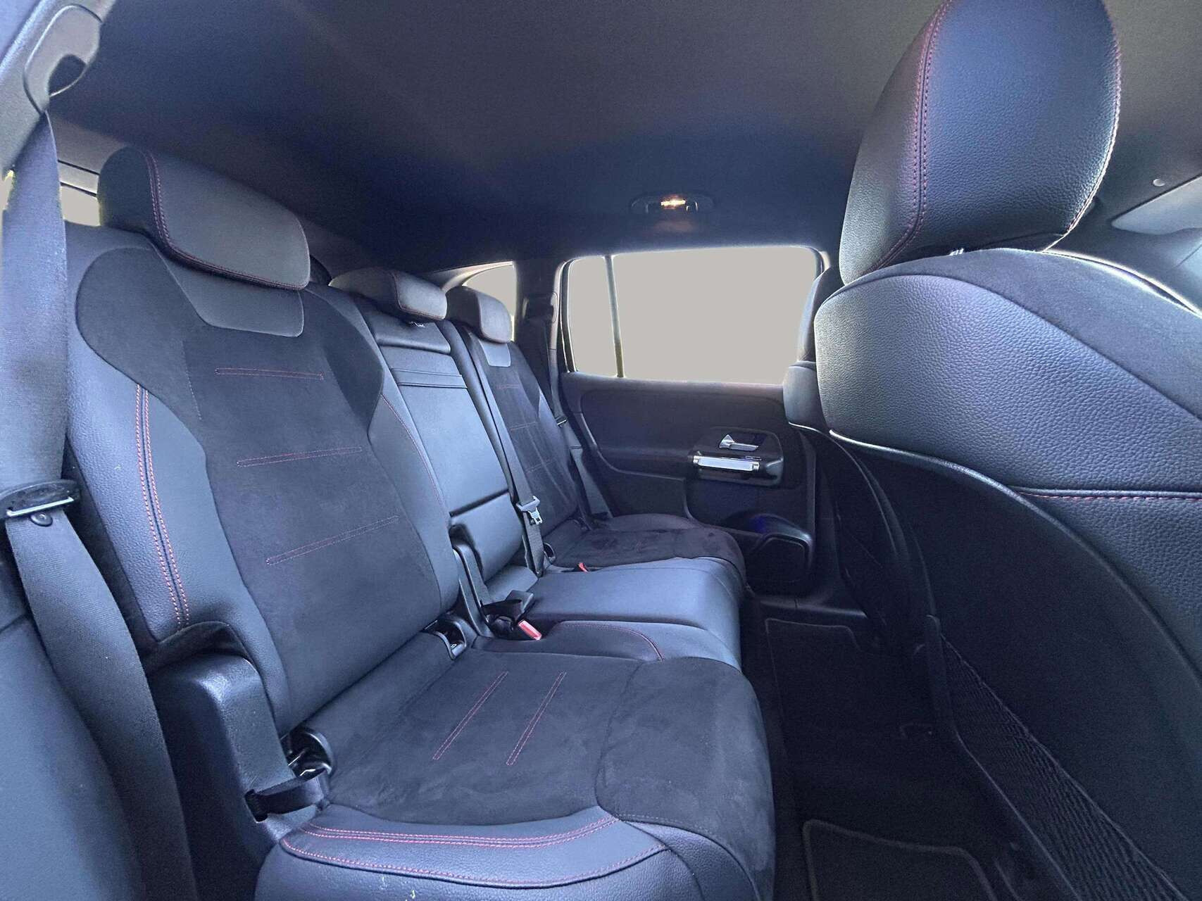 Sort Mercedes EQB 250+ fra 2024