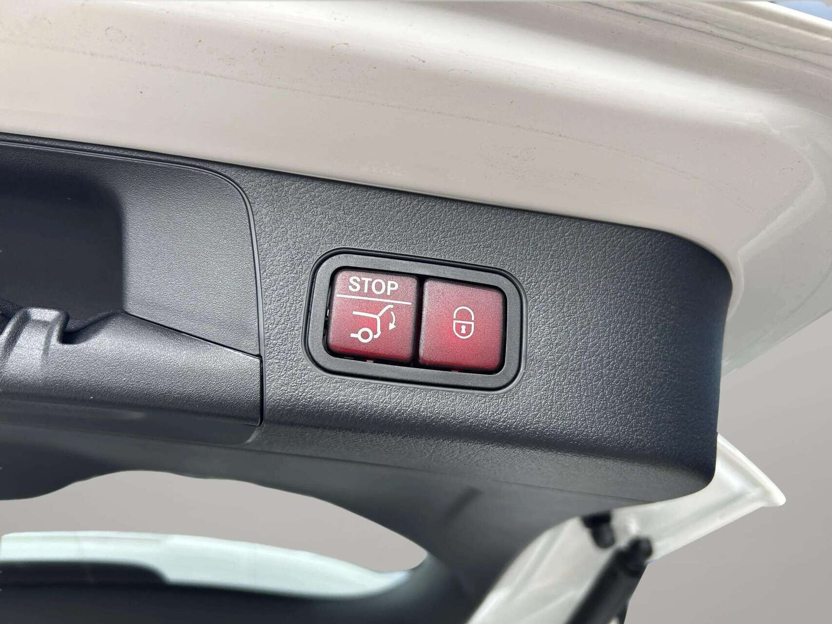 Hvid Mercedes EQB 250+ fra 2025