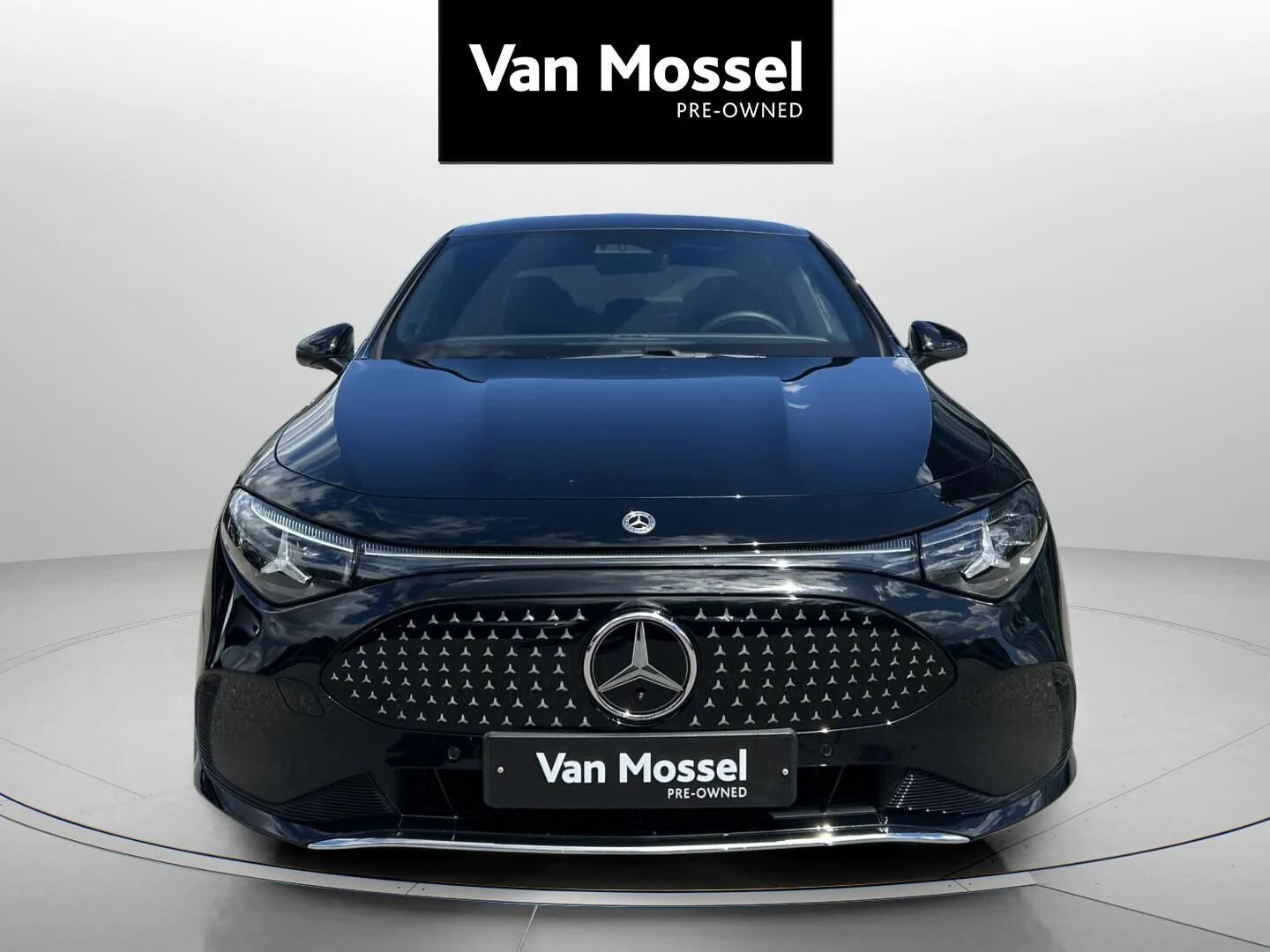 Sort Mercedes CLA250+ fra 2025 set udefra
