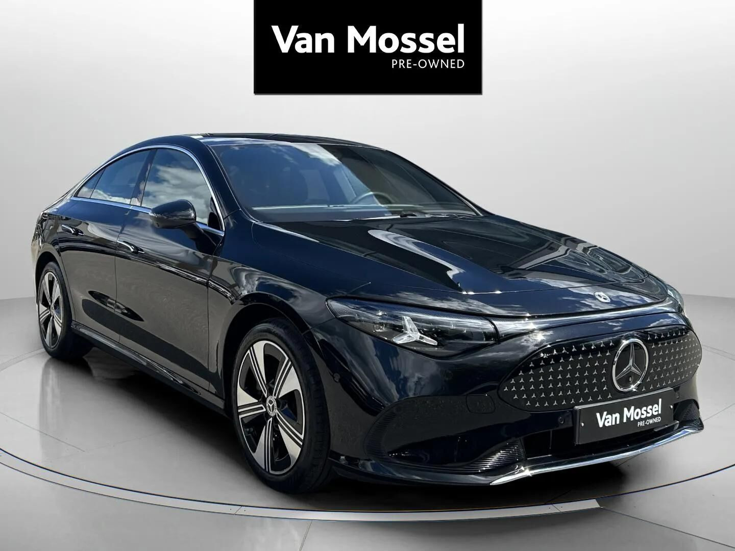 Sort Mercedes CLA250+ fra 2025 set udefra