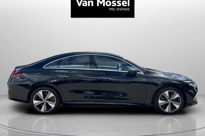 Sort Mercedes CLA250+ fra 2025 set udefra