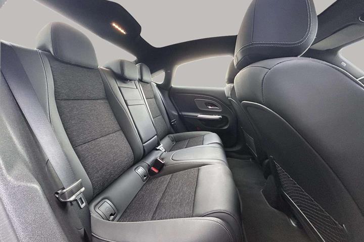 Sort Mercedes CLA250+ fra 2025