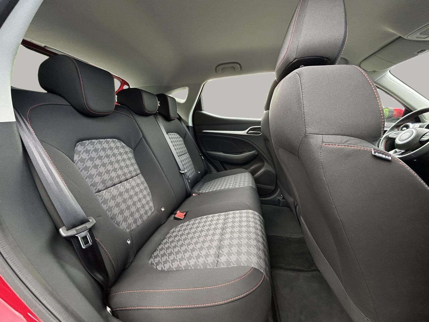 Rød MG ZS EV fra 2023