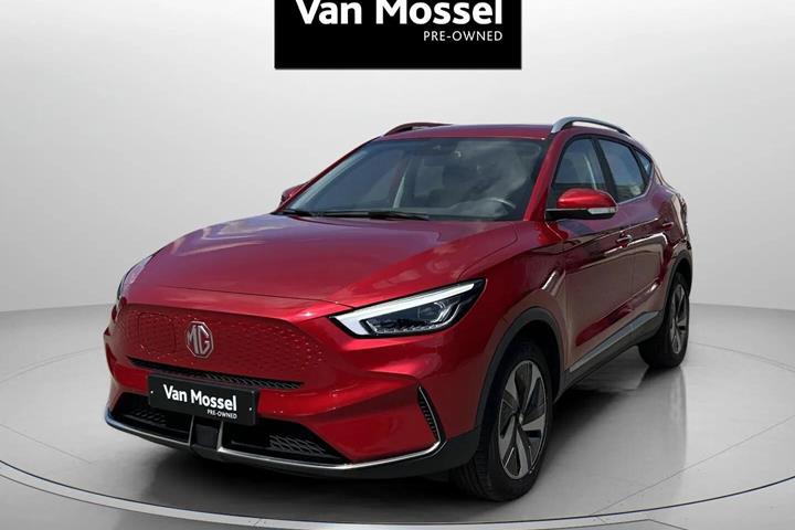 Rød MG ZS EV fra 2023 set udefra