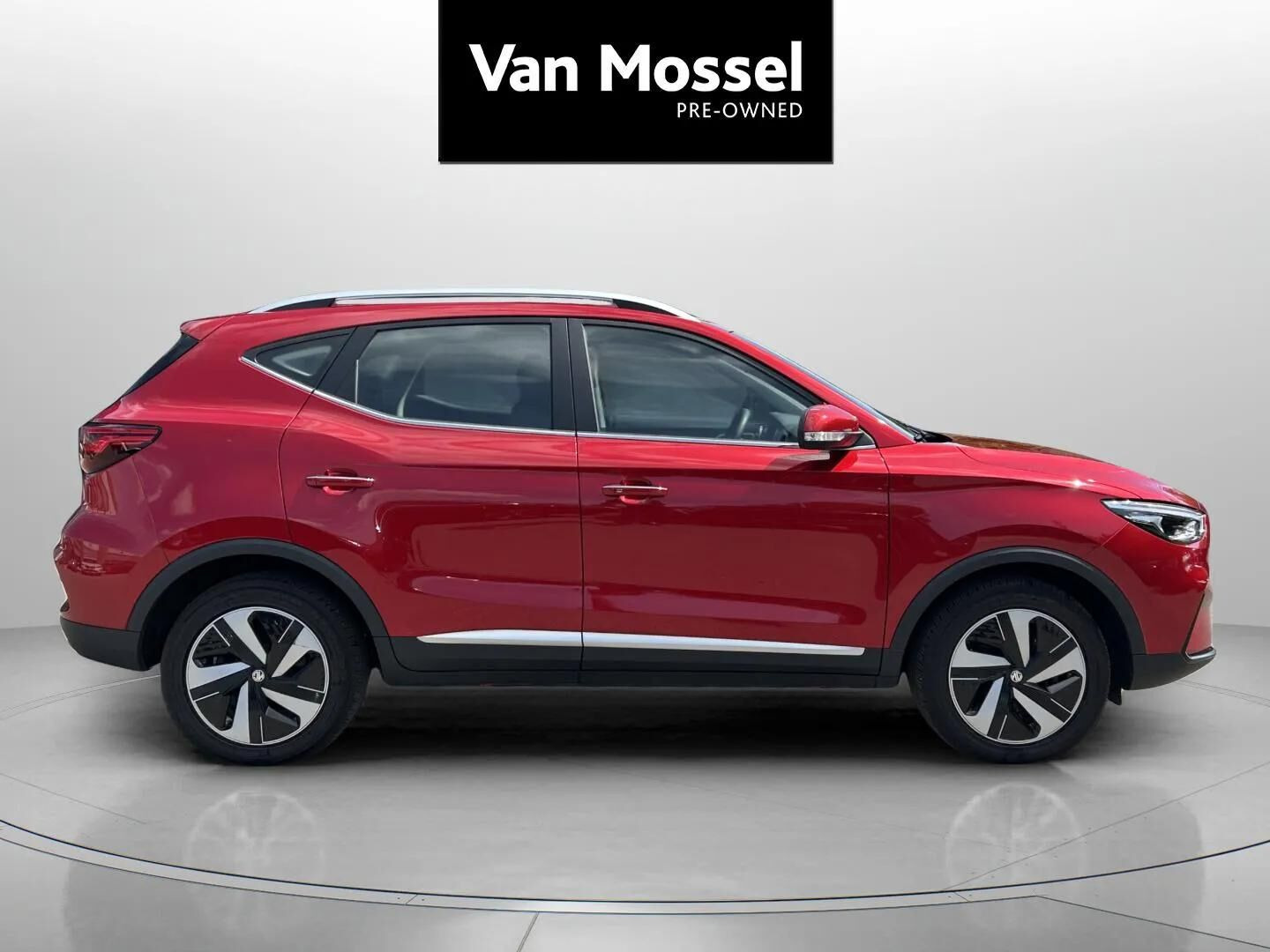 Rød MG ZS EV fra 2023