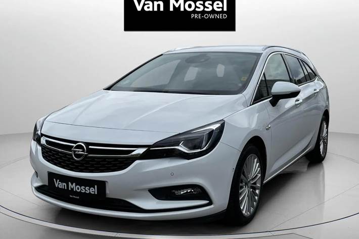Hvid Opel Astra fra 2017