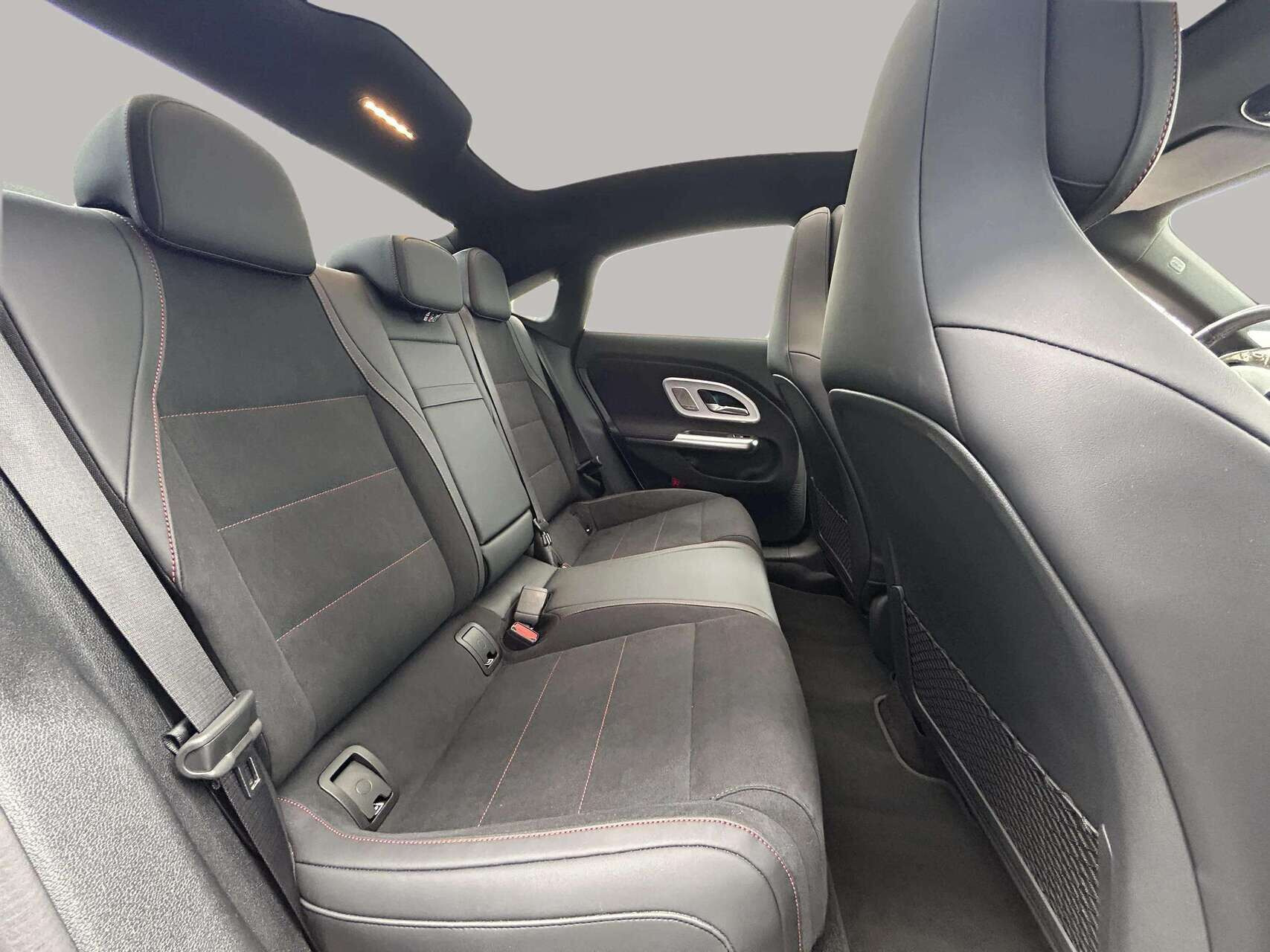 Hvid Mercedes CLA250+ fra 2025