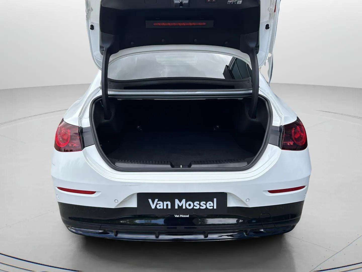 Hvid Mercedes CLA250+ fra 2025