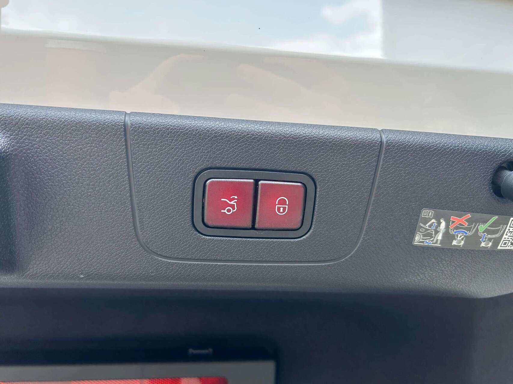 Hvid Mercedes CLA250+ fra 2025