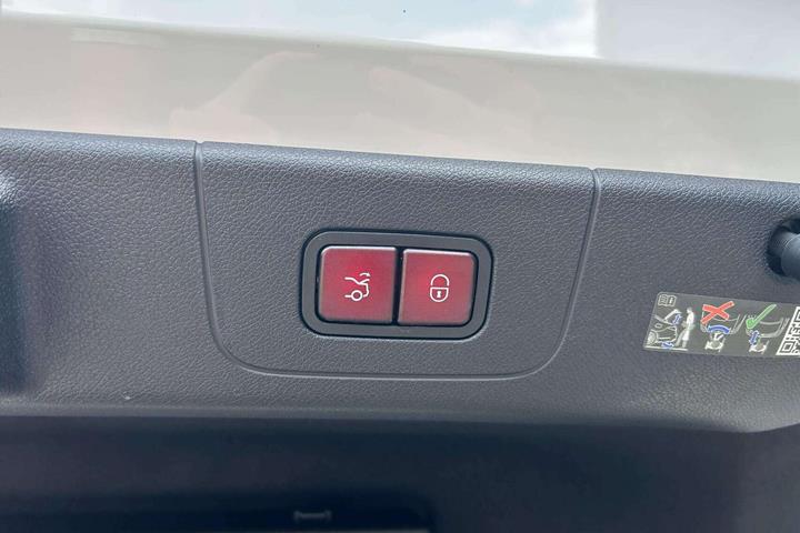 Hvid Mercedes CLA250+ fra 2025