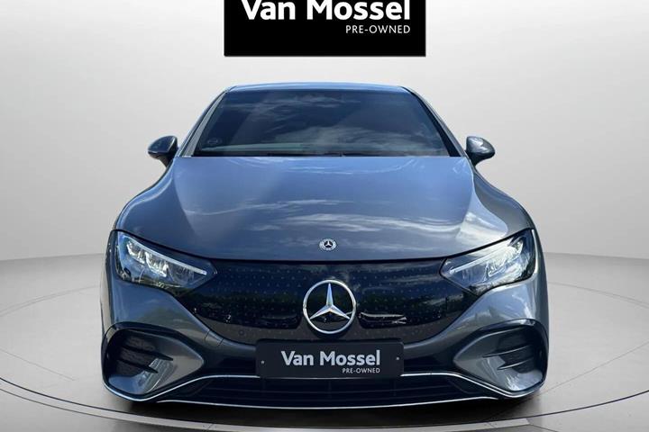 Grå Mercedes EQE 350 fra 2023
