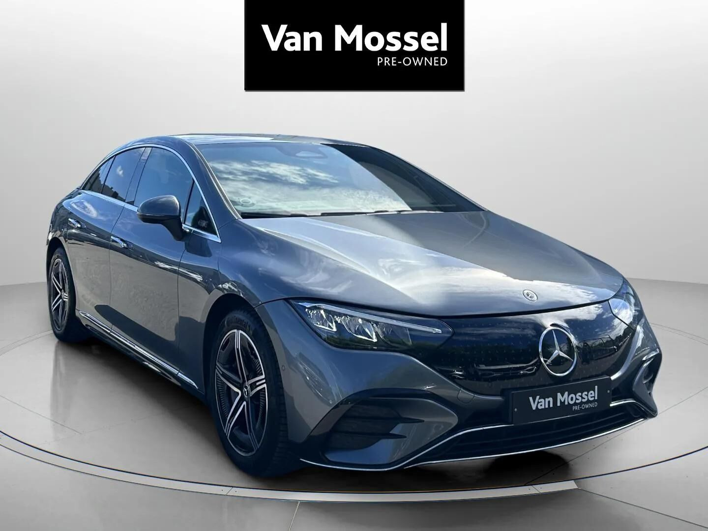 Grå Mercedes EQE 350 fra 2023