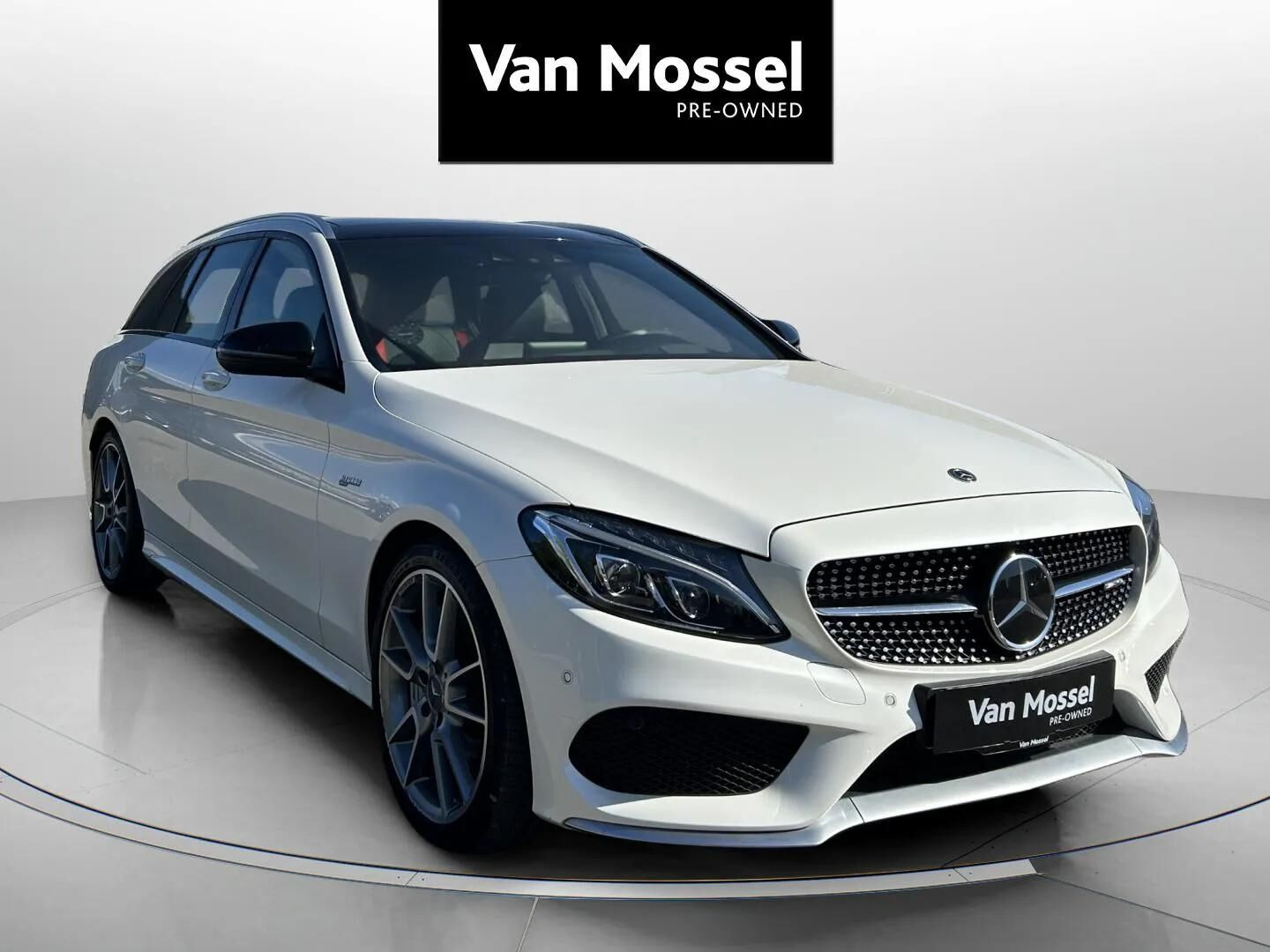 Hvid Mercedes C43 AMG fra 2017