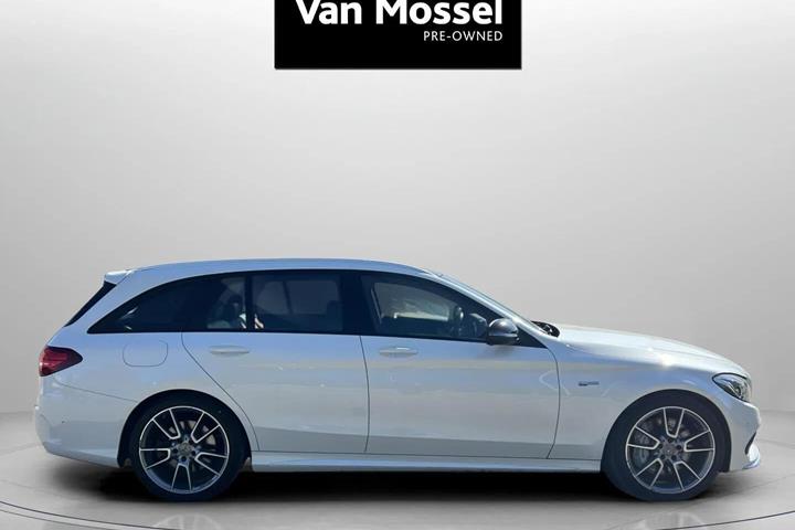 Hvid Mercedes C43 AMG fra 2017