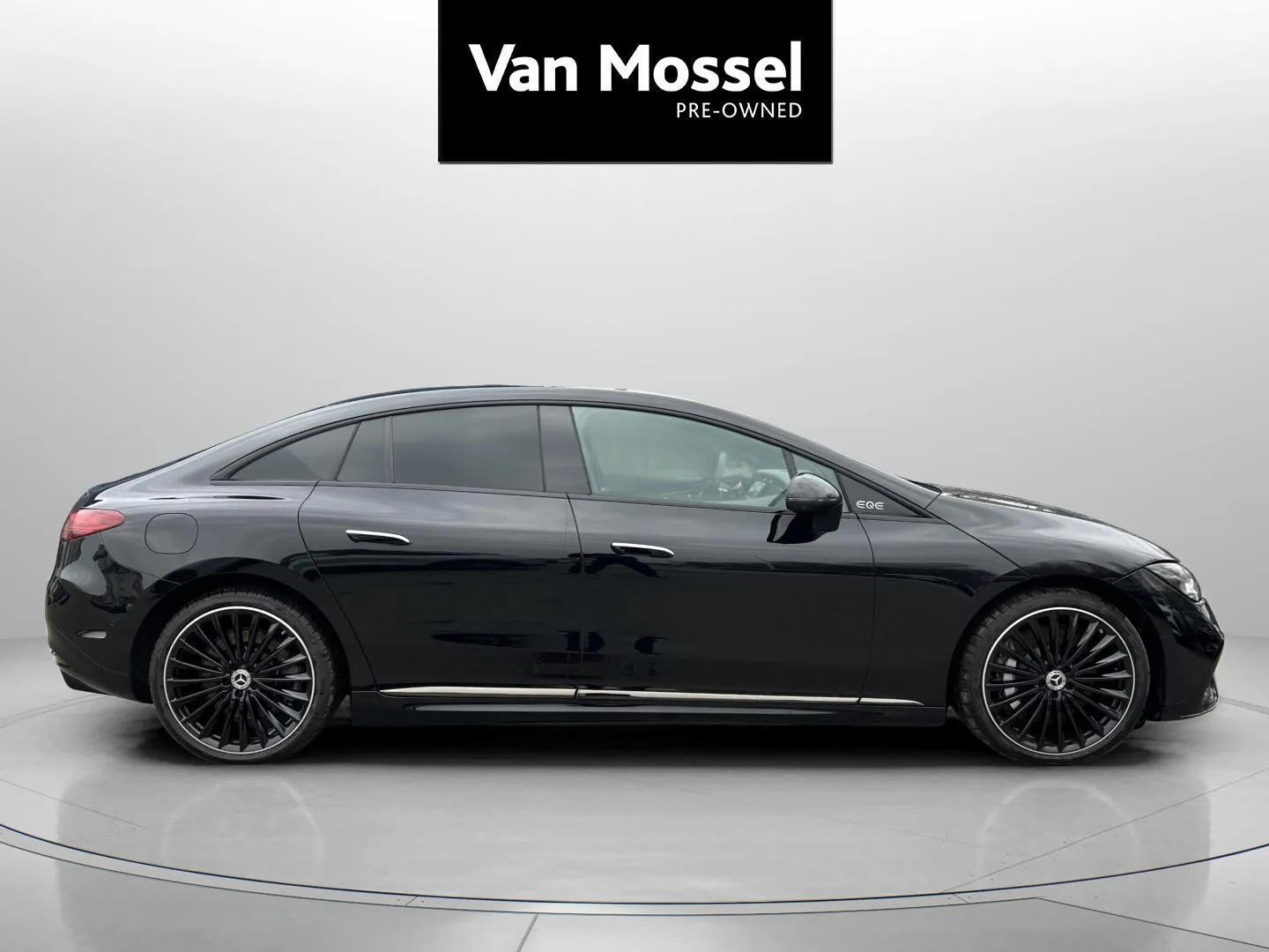 Sort Mercedes EQE 350+ fra 2025