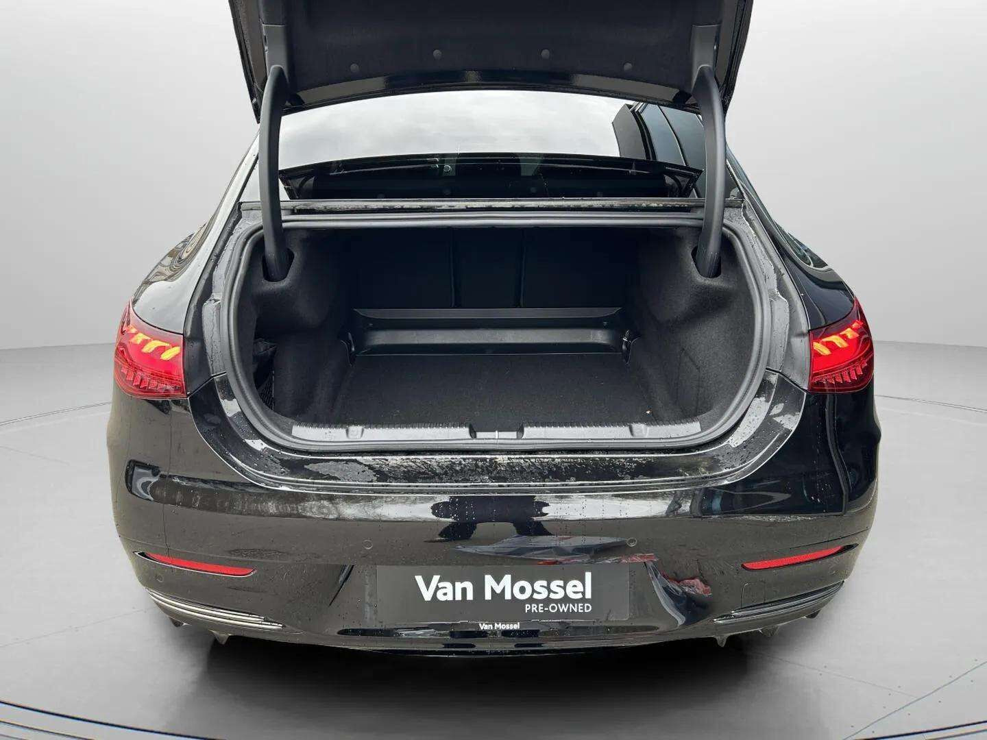 Sort Mercedes EQE 350+ fra 2025