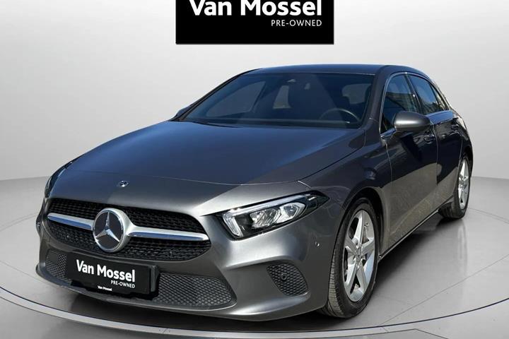 Grå Mercedes A180 d fra 2018 set udefra