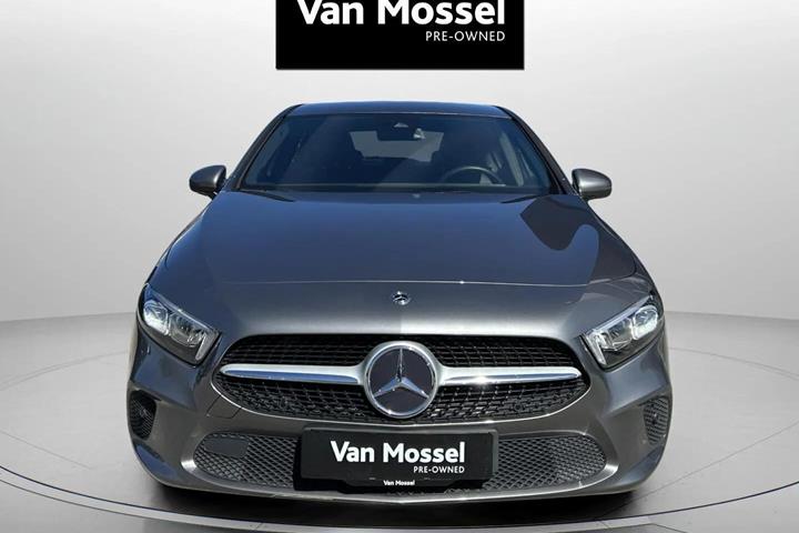 Grå Mercedes A180 d fra 2018
