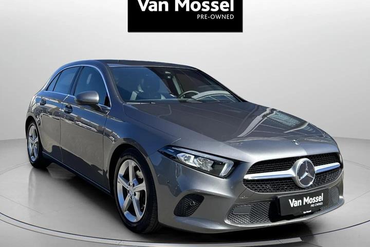 Grå Mercedes A180 d fra 2018