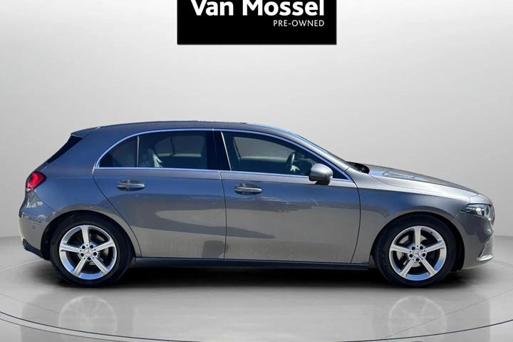 Grå Mercedes A180 d fra 2018