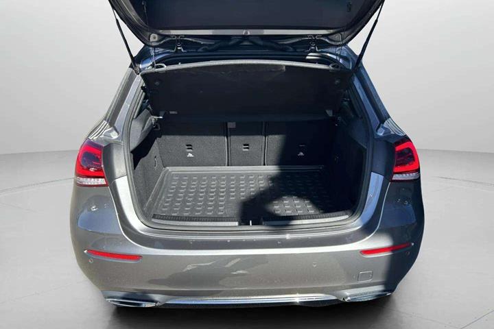Grå Mercedes A180 d fra 2018