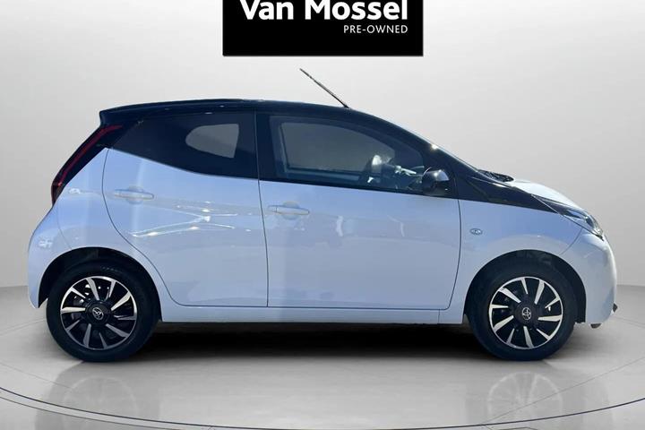 Hvid Toyota Aygo fra 2021